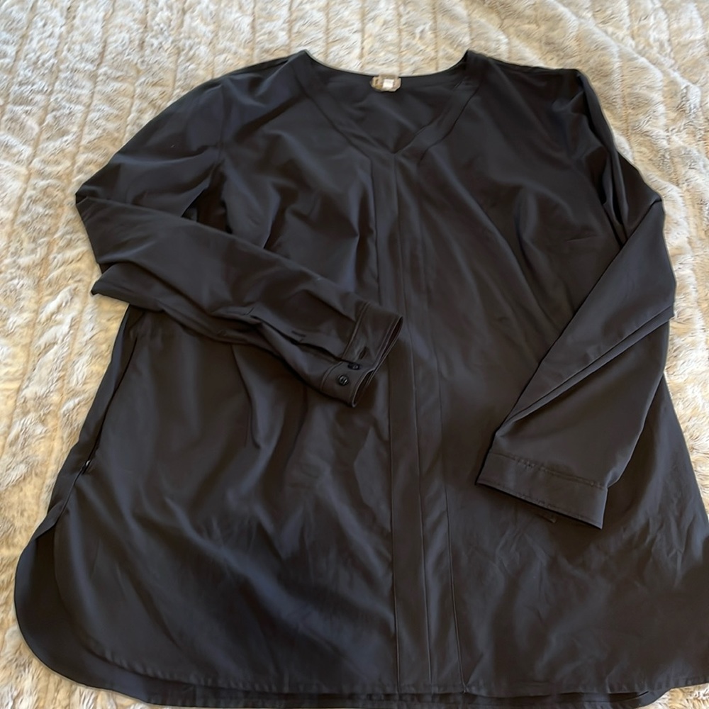 Duluth Trading Co Black Tunic Top